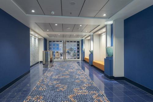 Mein Schiff 2 - Atlantik Entrance